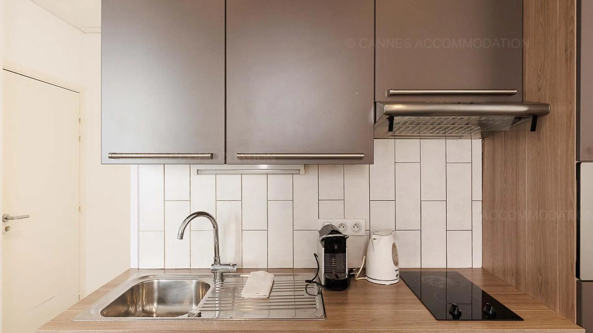 Residence Aout 32 Cannes 0*,  France